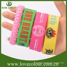 Promotional custom fashional silicone wristband for new year gift